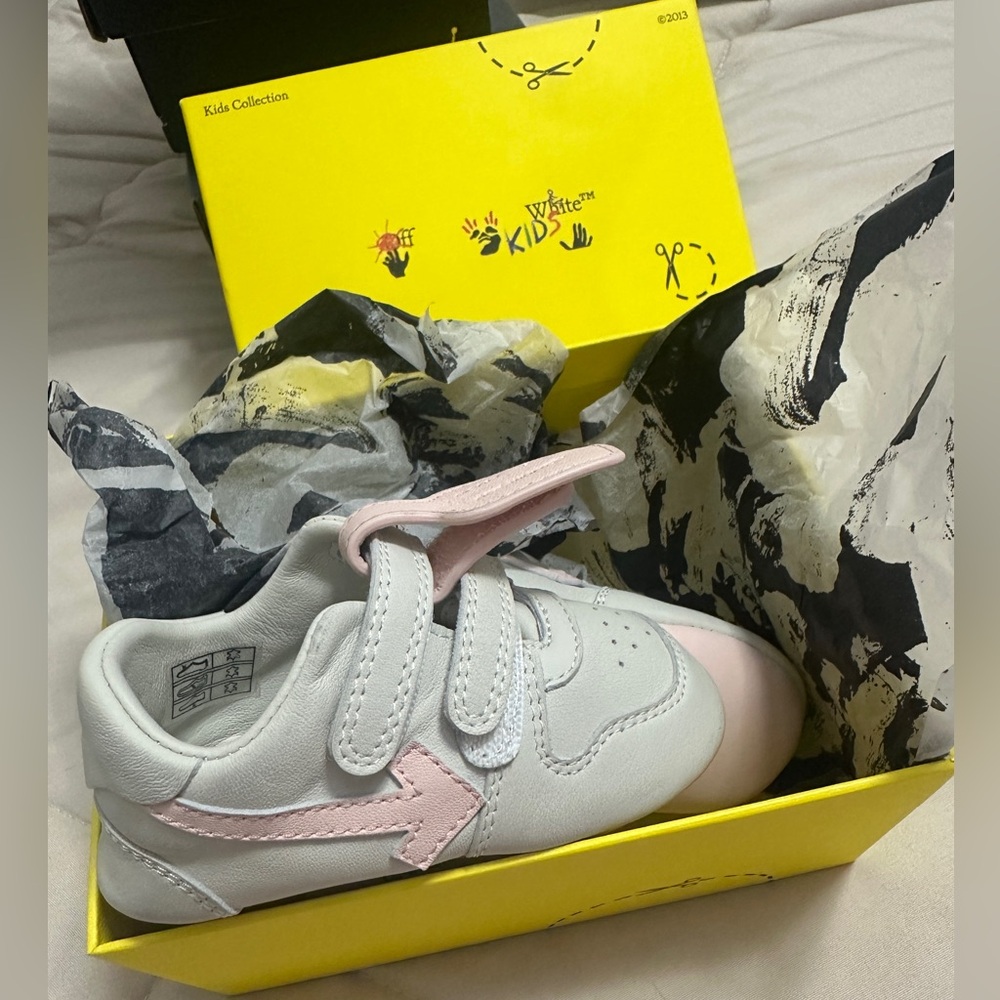 Off-White Baby Pre Walkers in White and Pink